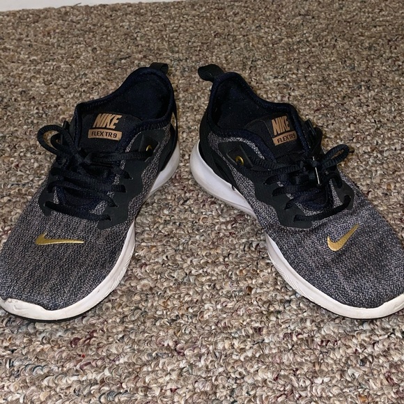 Womens Nike Flex TR9 Black with Gold Athletic Sneakers Shoes - Picture 3 of 7